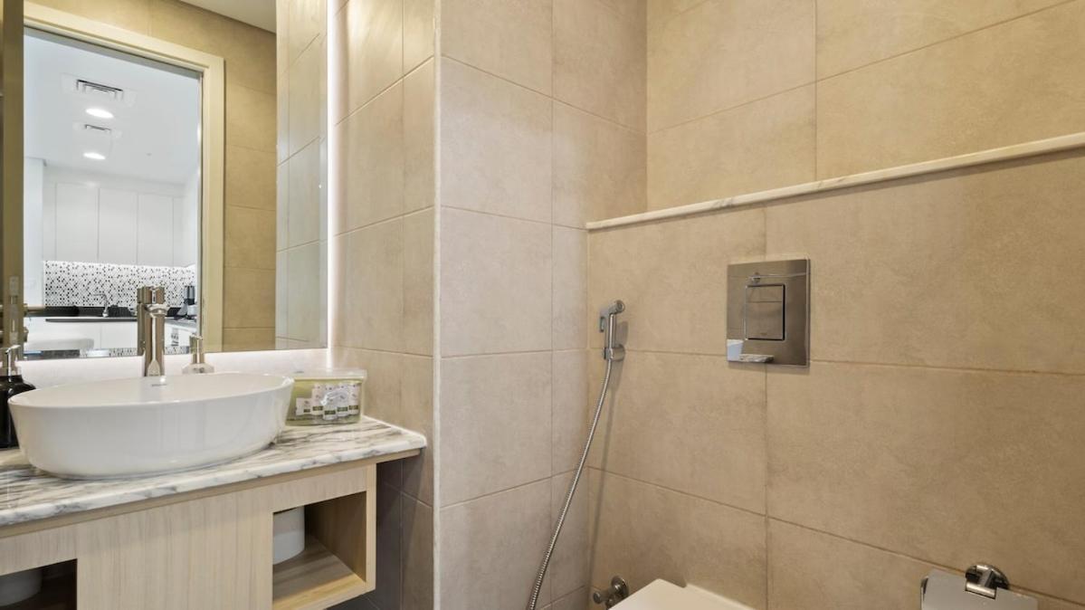 Stunning 1br High Floor With Rooftop Infinity Pool Dubai