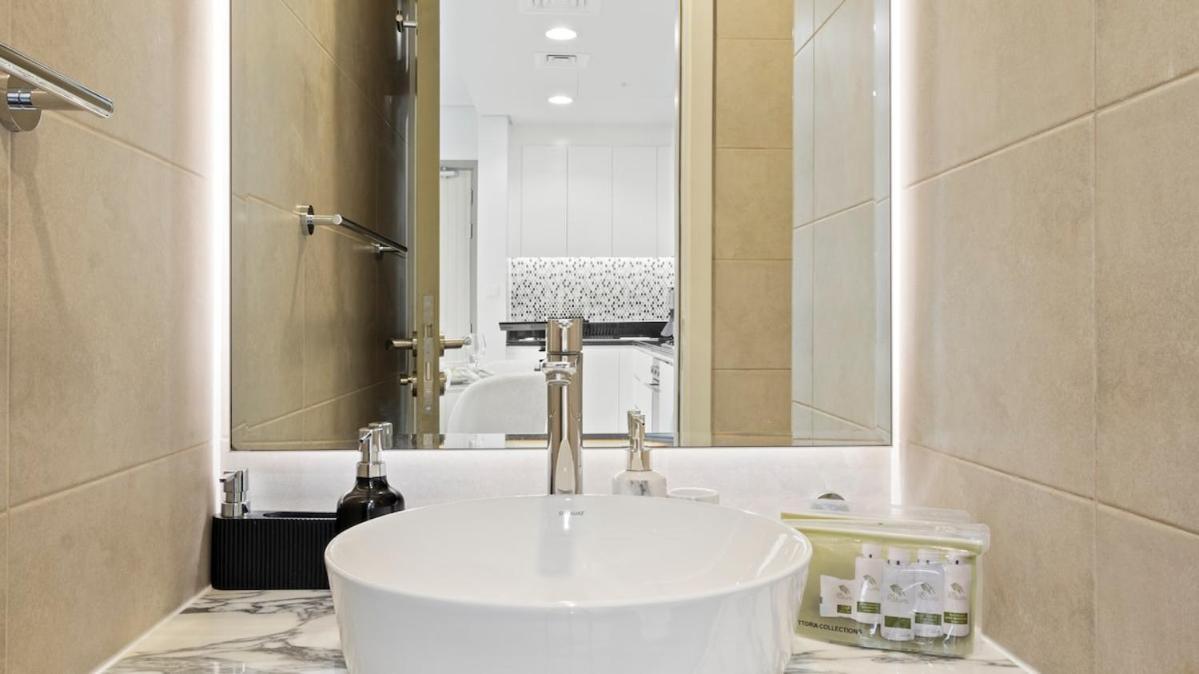 Stunning 1br High Floor With Rooftop Infinity Pool * Dubai