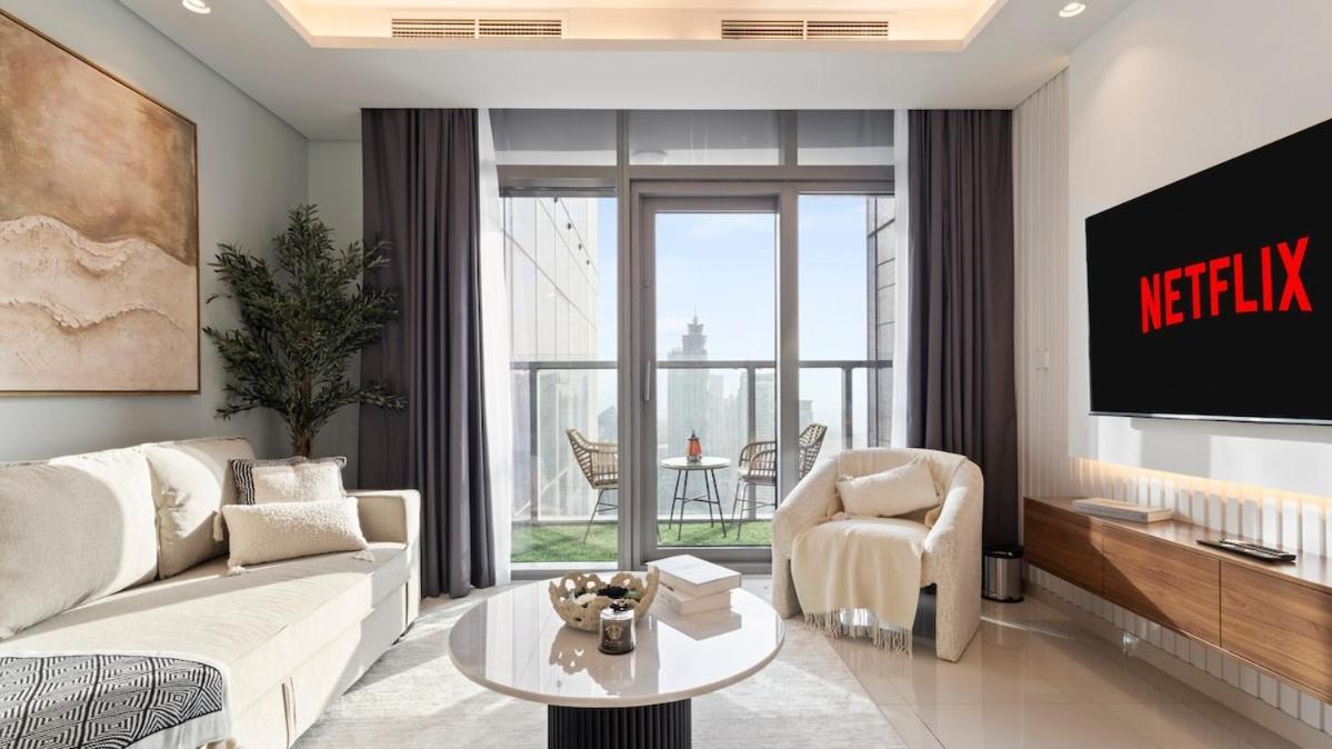 Stunning 1br High Floor With Rooftop Infinity Pool Apartment *
