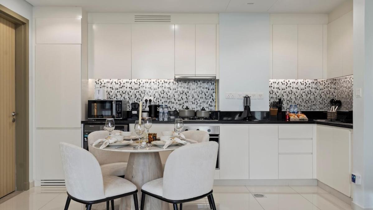 Stunning 1br High Floor With Rooftop Infinity Pool Apartment Dubai